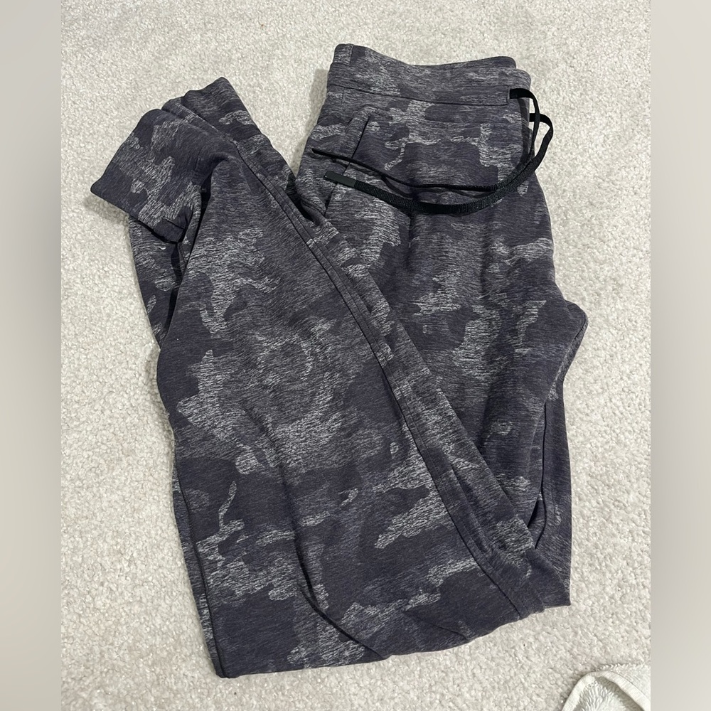Lulu Lemon HR Align Joggers Grey/Black Camo Size 6